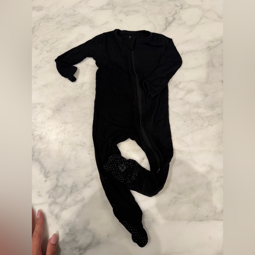 Kyte baby black onesie pajamas